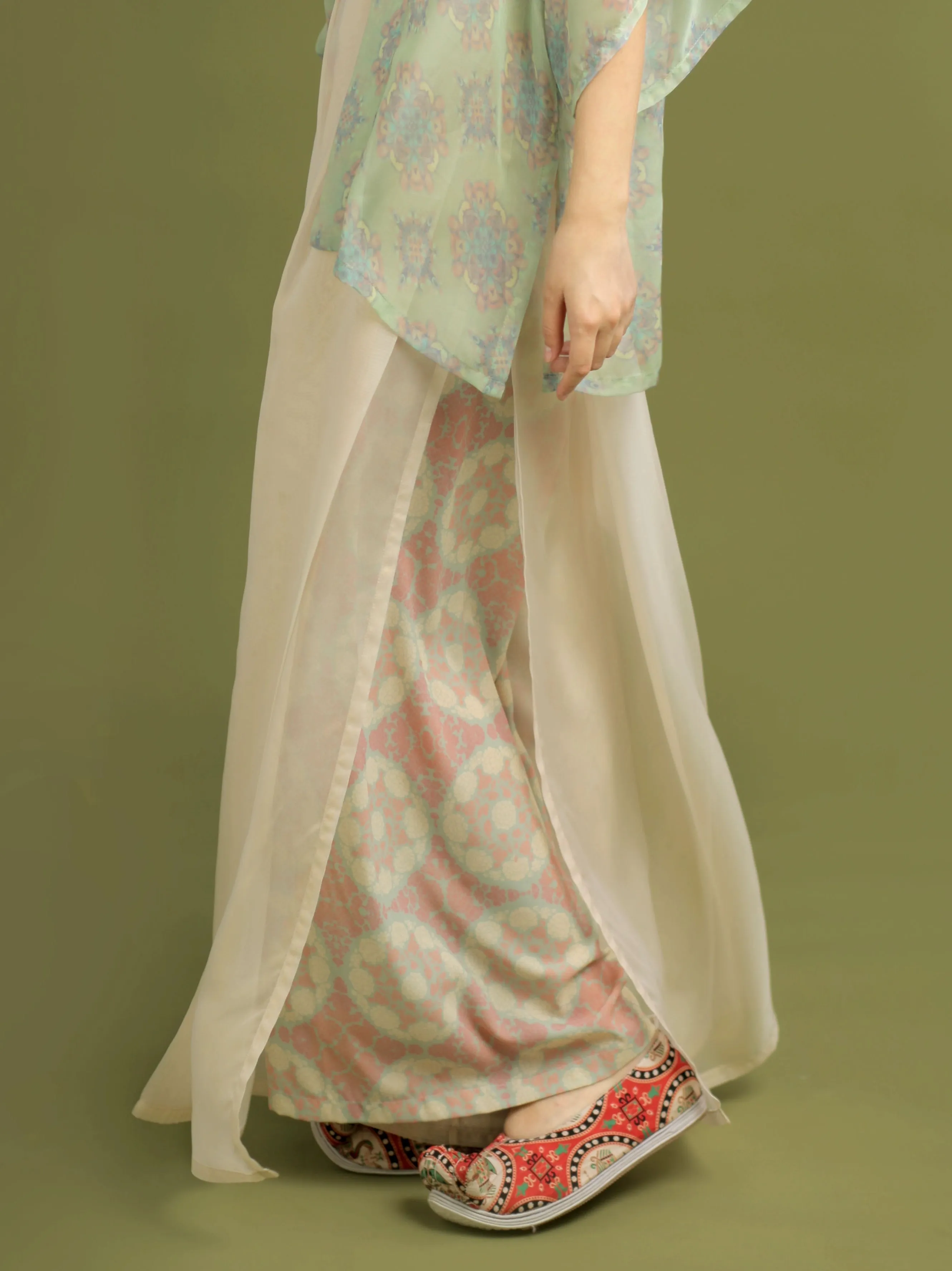 Bai Tao 白桃 White Peach Song Dynasty Banbi & Song Trousers Set