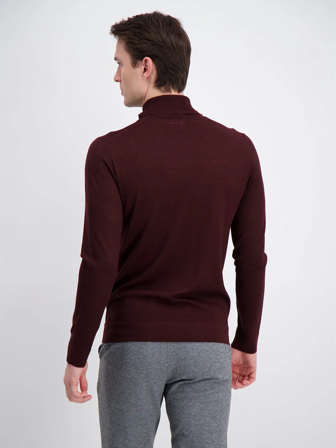 Lindbergh Men Maroon Solid Sweater